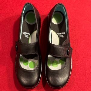 AETREX Lucy Black Button Mary Jane Shoes
